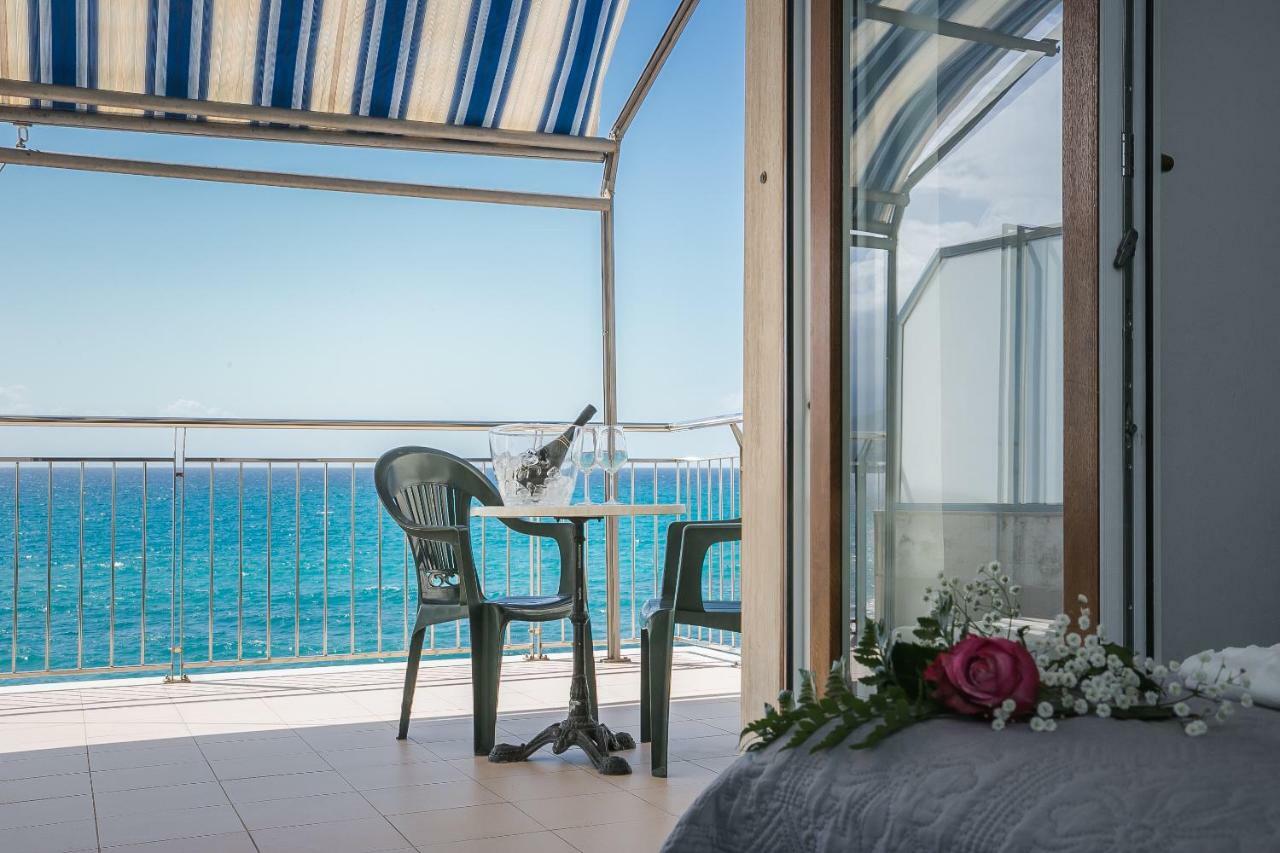 فيلاماري Hotel La Perla المظهر الخارجي الصورة