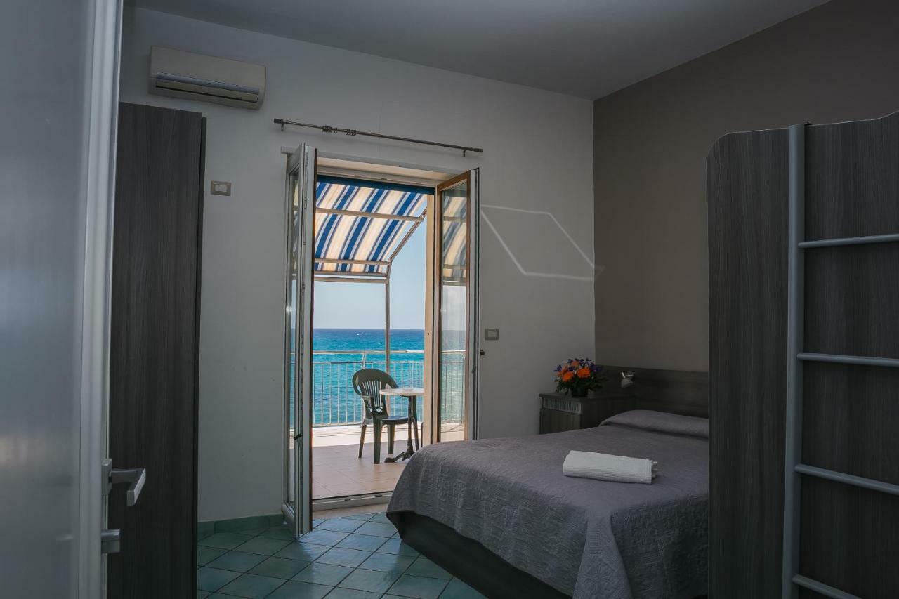 فيلاماري Hotel La Perla المظهر الخارجي الصورة